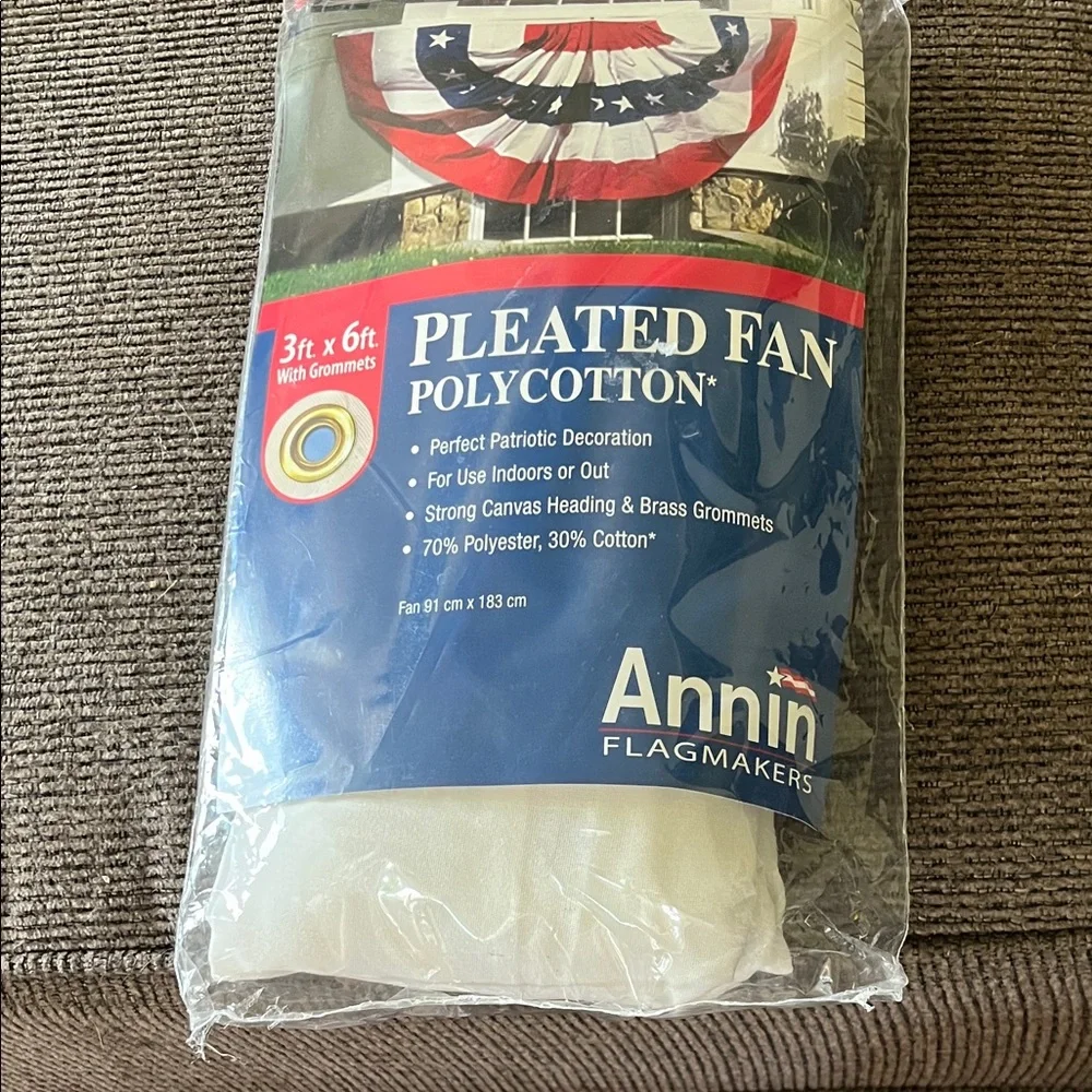 Pleated Fan Flag